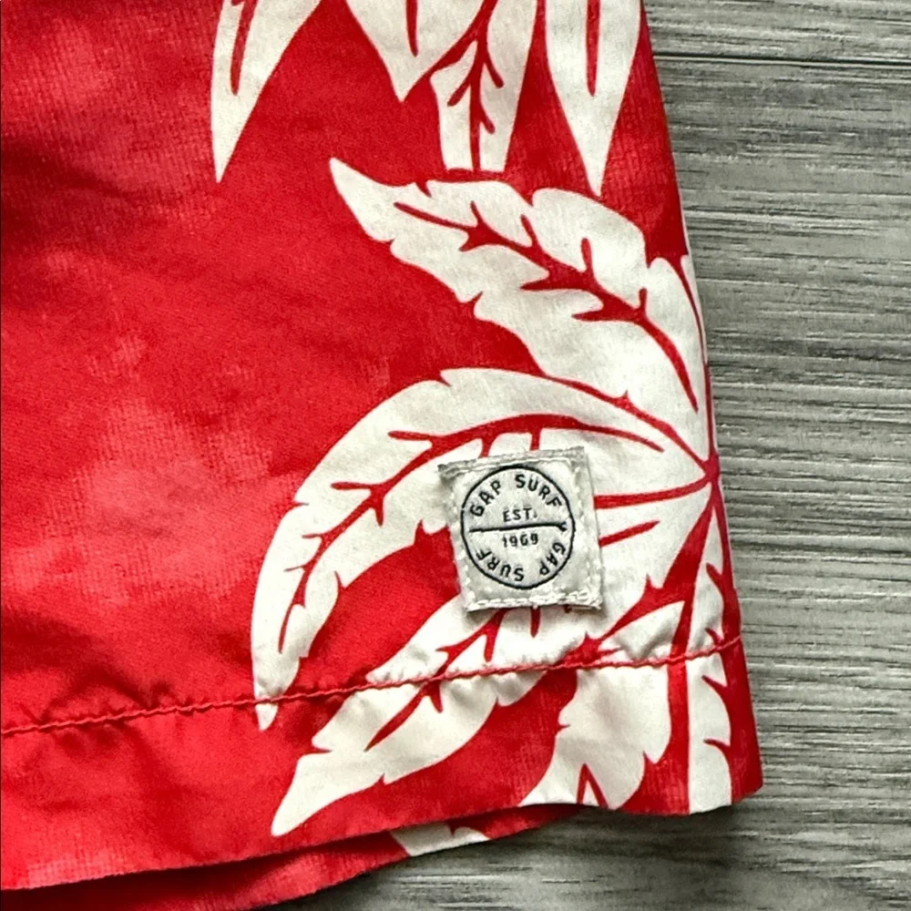 GAP vibrant red