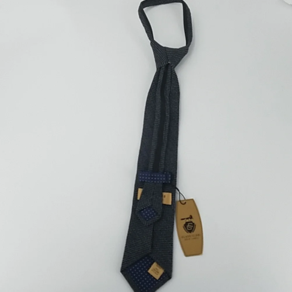 Class Club tied pattern classic