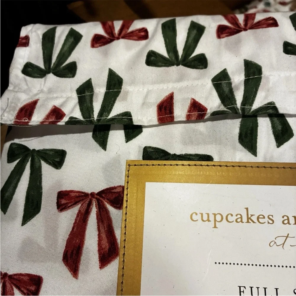 cupcakes & cashmere brand new