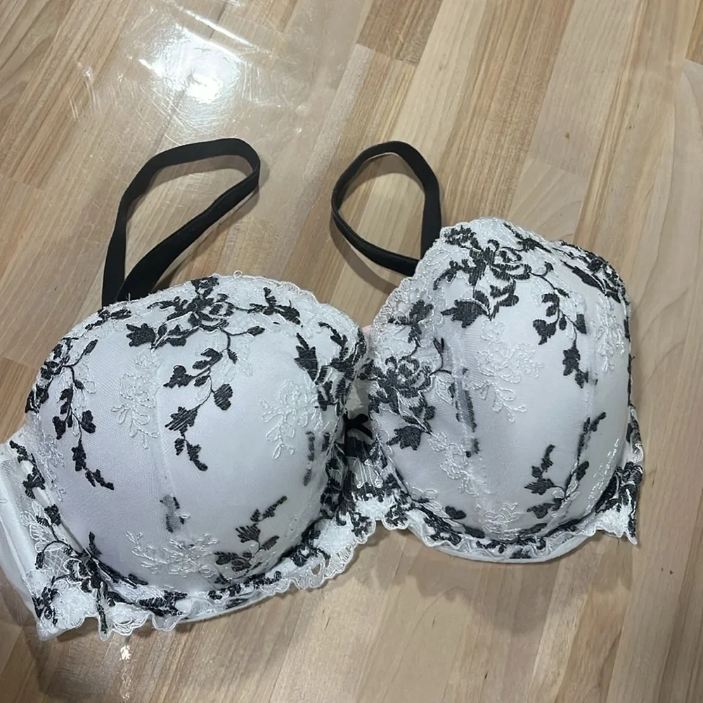 Victoria's‎ Secret bra lace Black and White Floral Bra 36 DD