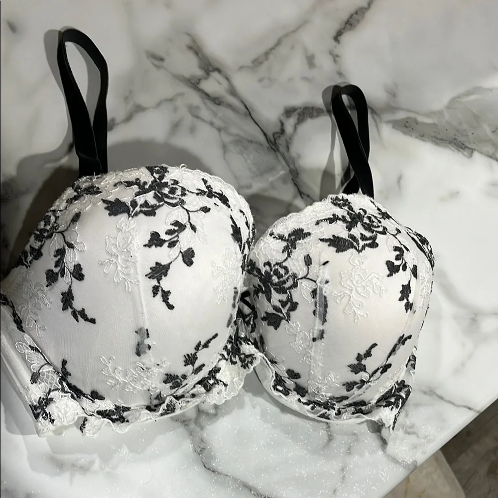 Victoria's‎ Secret bra lace Black and White Floral Bra 36 DD