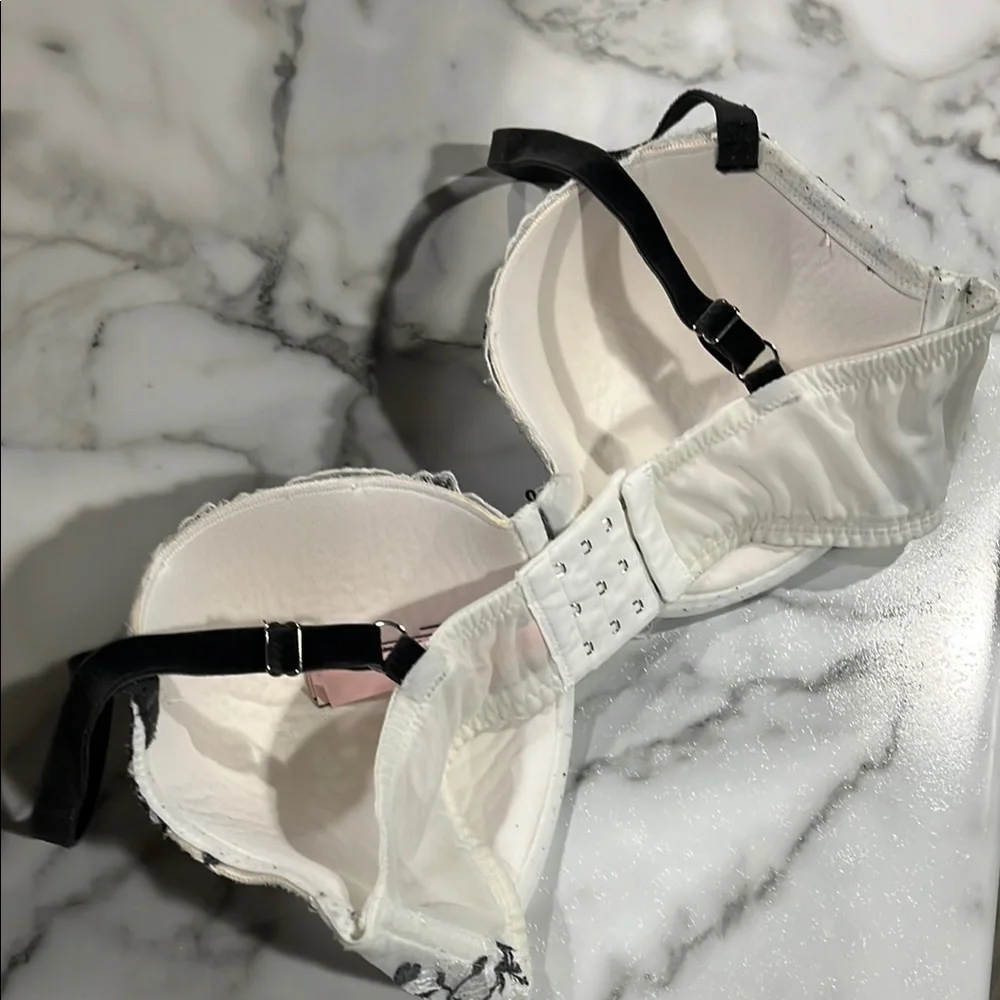 Victoria's‎ Secret bra lace Black and White Floral Bra 36 DD