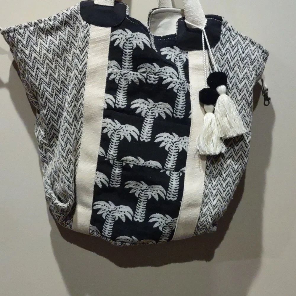 N/A stylish tote