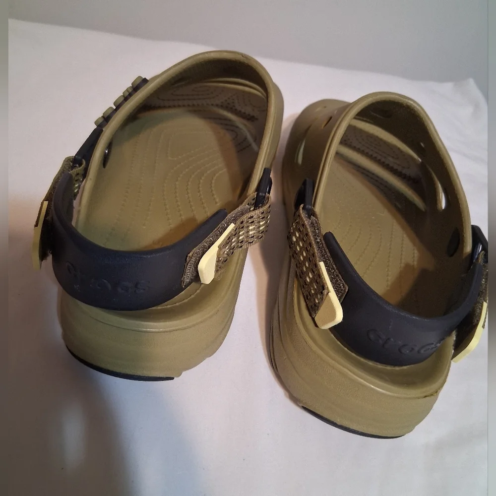 CROCS step into