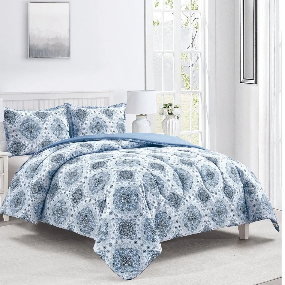 3 Piece Reversible Queen/Full Comforter Set Blue and White Print
