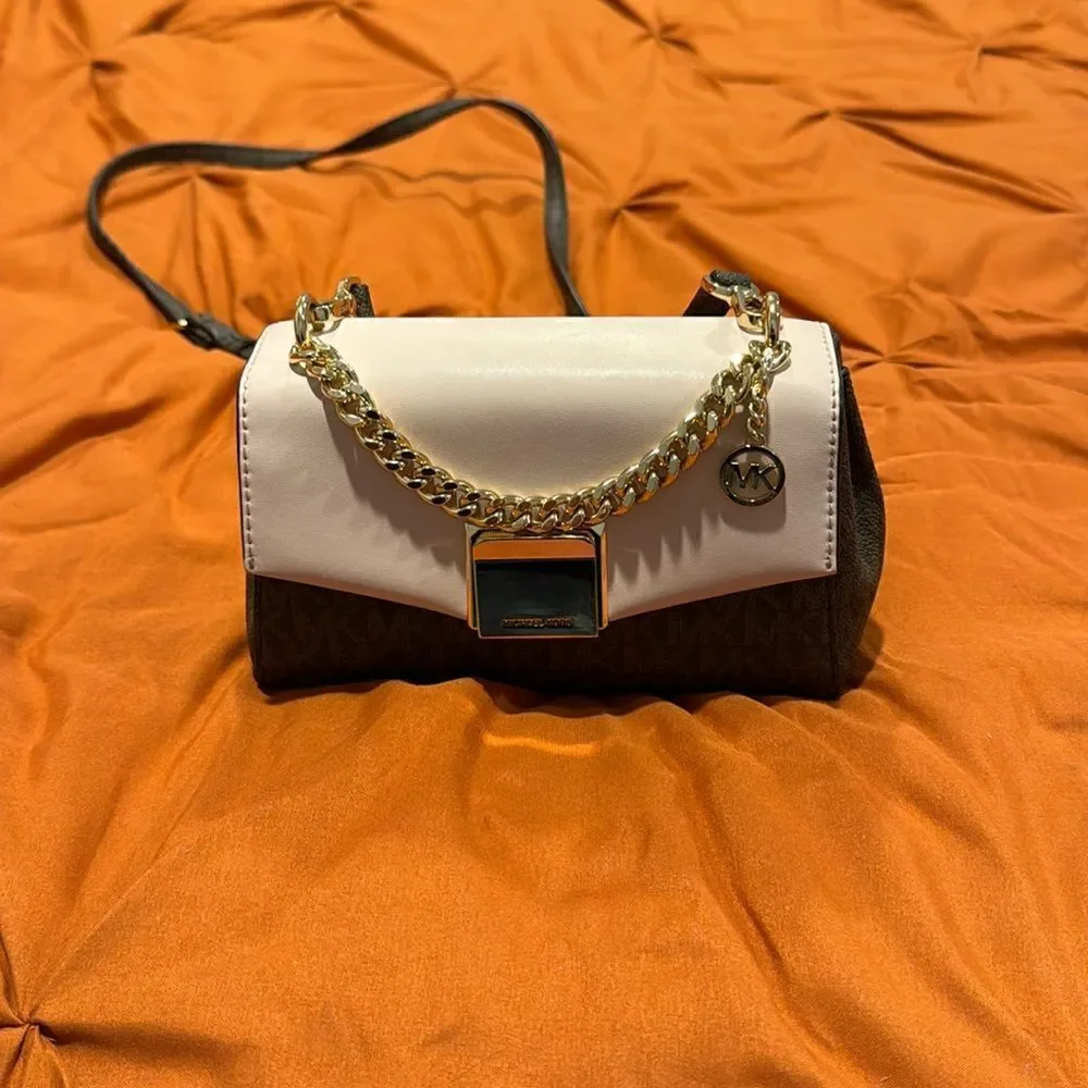 Michael Kors Elegant Crossbody