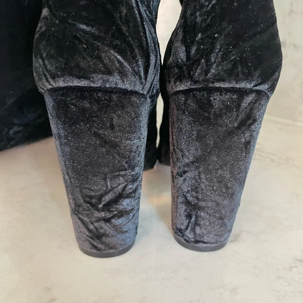 Stuart Weitzman top $995