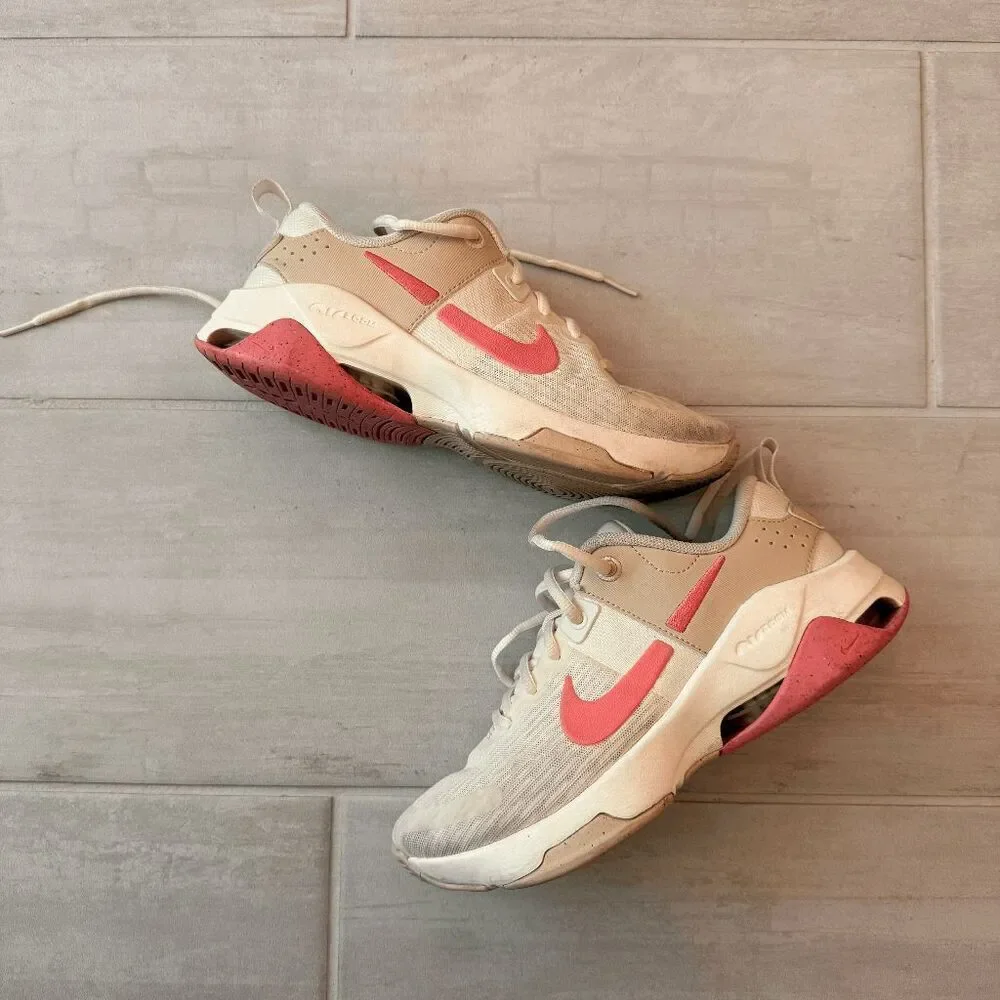 Nike Zoom Bella 6 Sand Drift Coral Chalk Womens 7.5 Cream DR5720 101 Sneakers