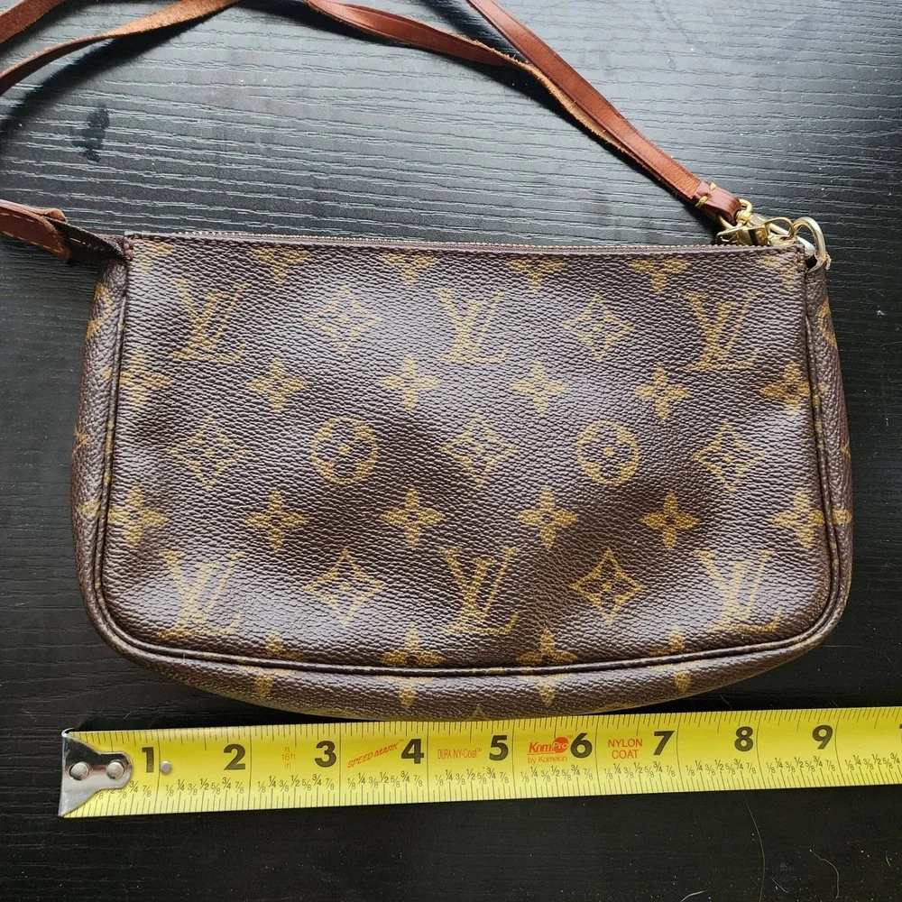 Louis Vuitton‎ Pochette Accessories Monogram Canvas France AR0050 Y2K Vintage