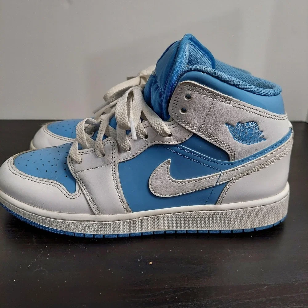 Jordan Nike Air Jordan 1 Mid Shoes Youth Size 6.5Y Blue White UNC FZ3933-114