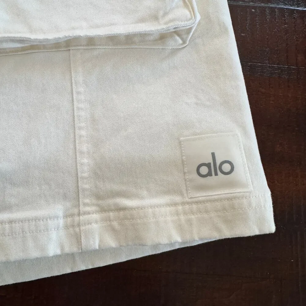 Alo Yoga Night Out Cargo Skirt Zip Front Ivory Size Large EUC W6403R
