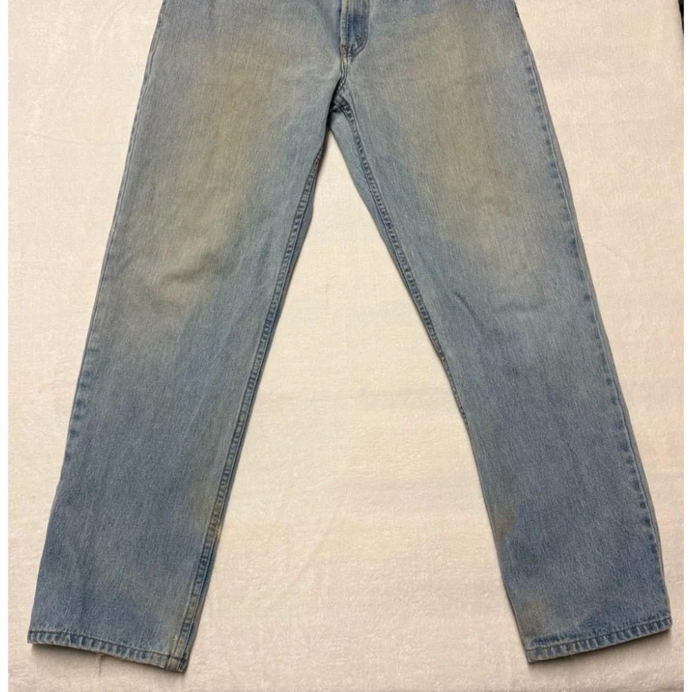 Levis pair laid indicating