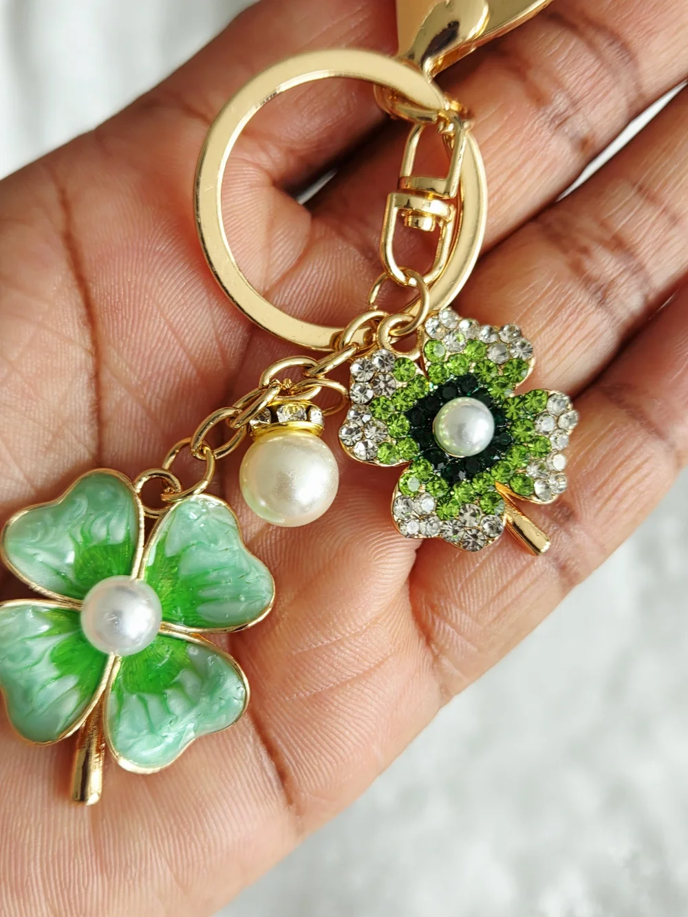 Gold-Tone Green Four-Leaf Clover Keychain with Pearl Charm Gorgeous Bag Vharm