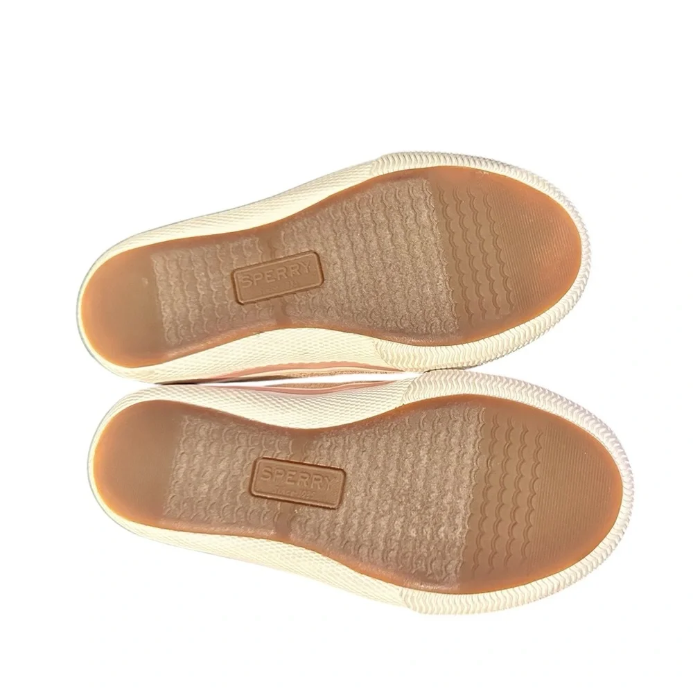 Sperry lounge away