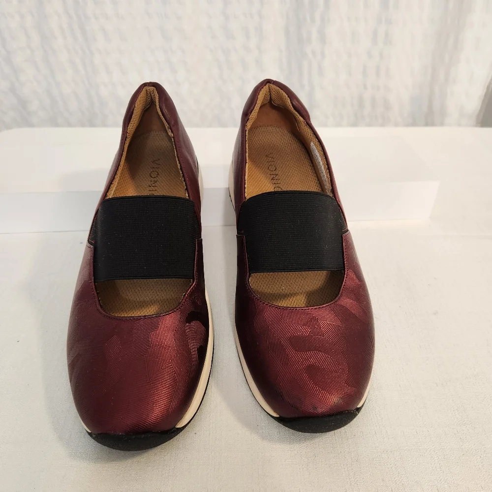 Vionic Cadee Camo Women's Slip-On Mary Jane Loafers Size 7 Color Red Wine Casual