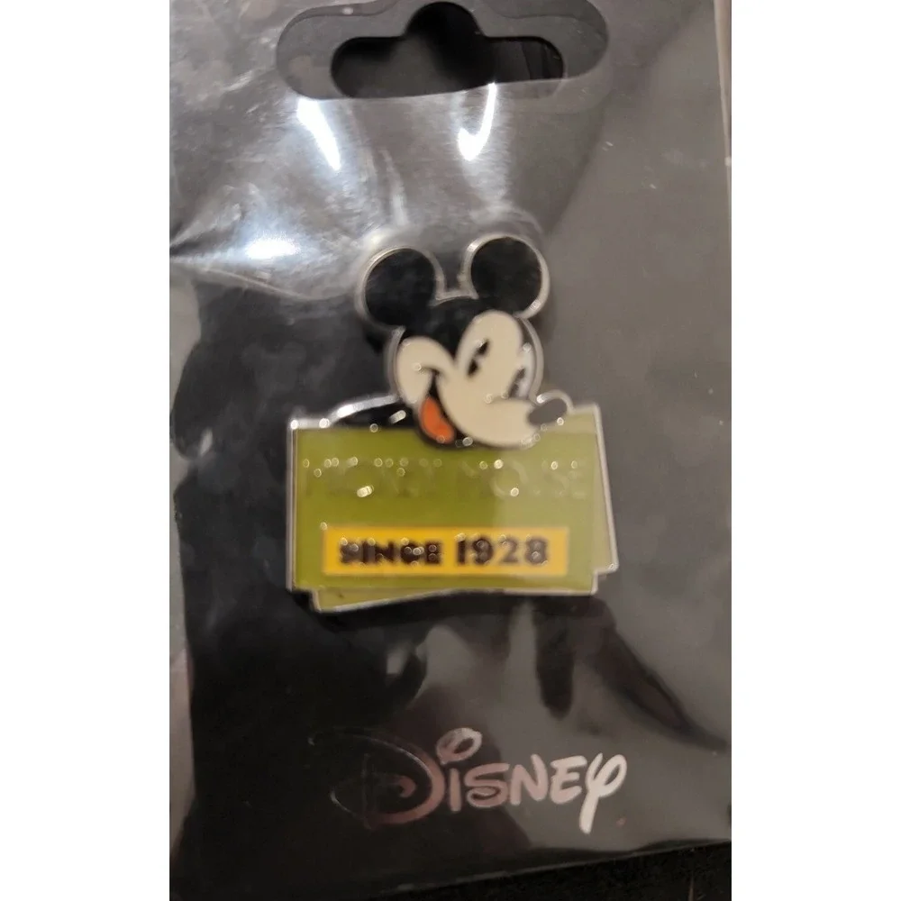 DISNEY MICKEY MOUSE SINCE 1928 Trading Pin‎ CP085