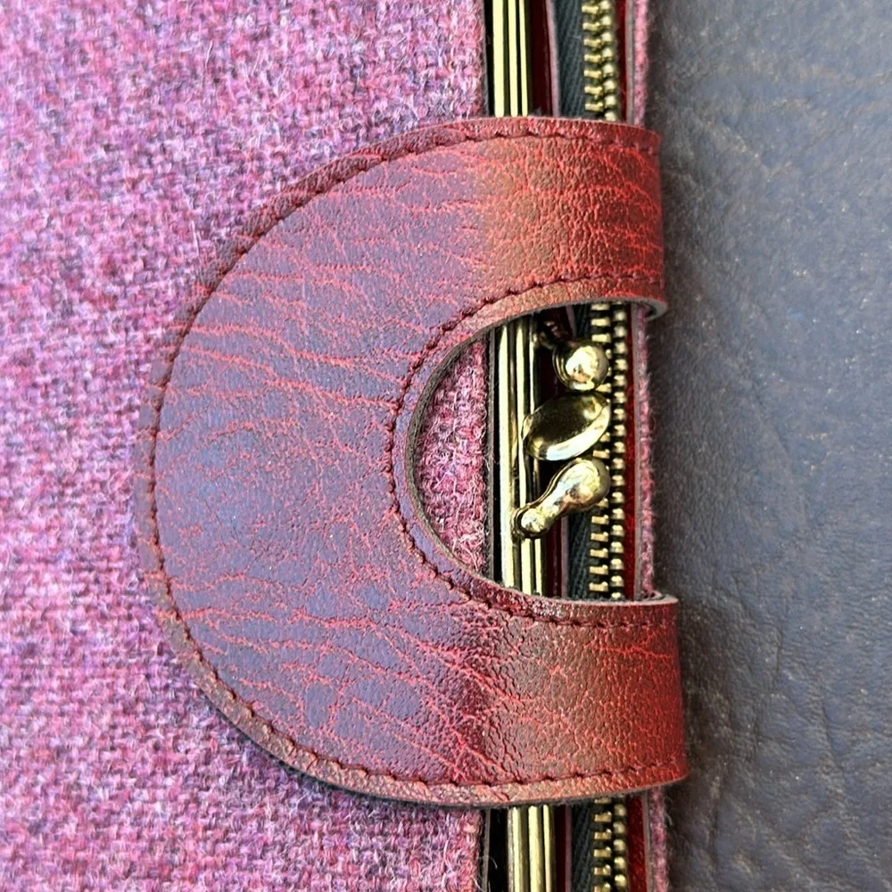 ❤️🤎🩷Vintage wallet NWOT fabric and vinyl clutch wristlet burgundy vegan
