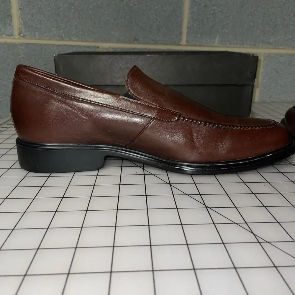 Neil M barely worn