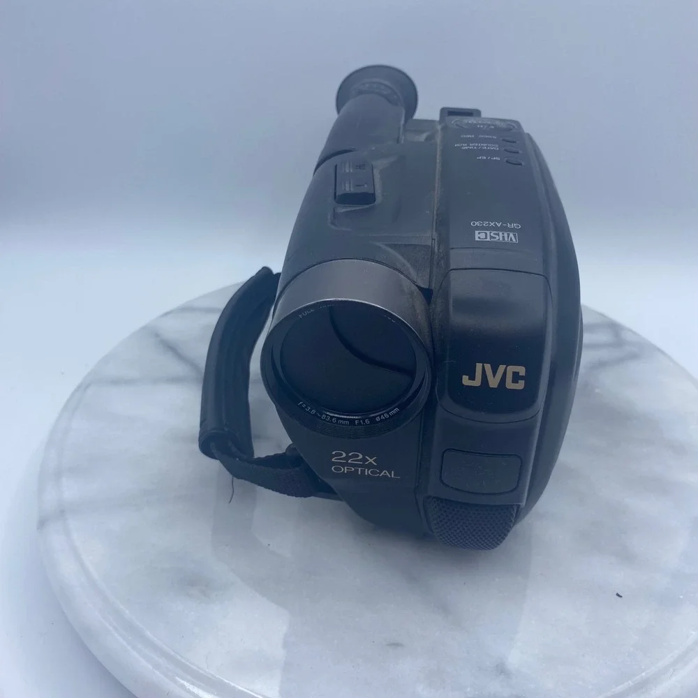 JVC GR-AX230U VHS Camcorder 22x Optical Zoom Vintage 1998 Bundle Parts Only