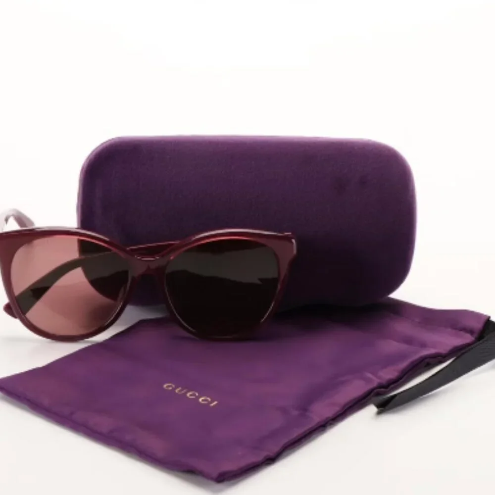 Gucci choosing glasses