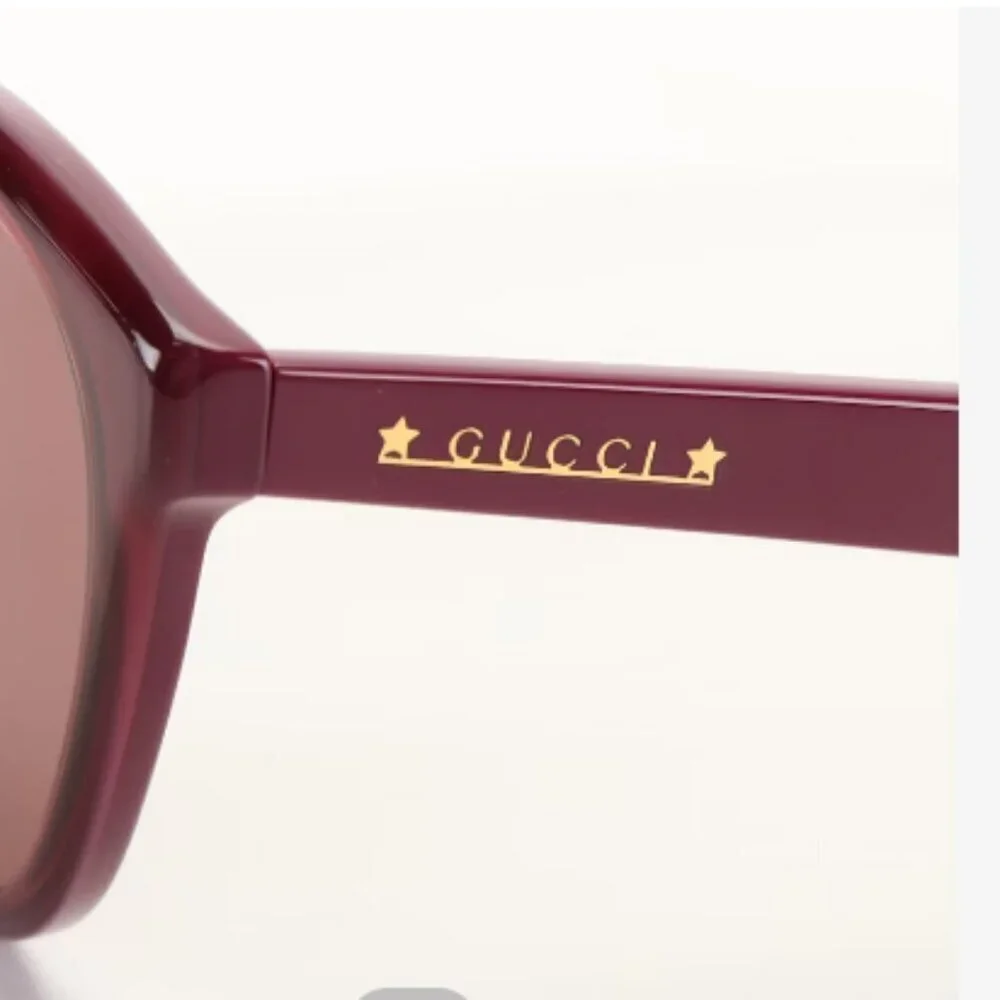 Gucci choosing glasses