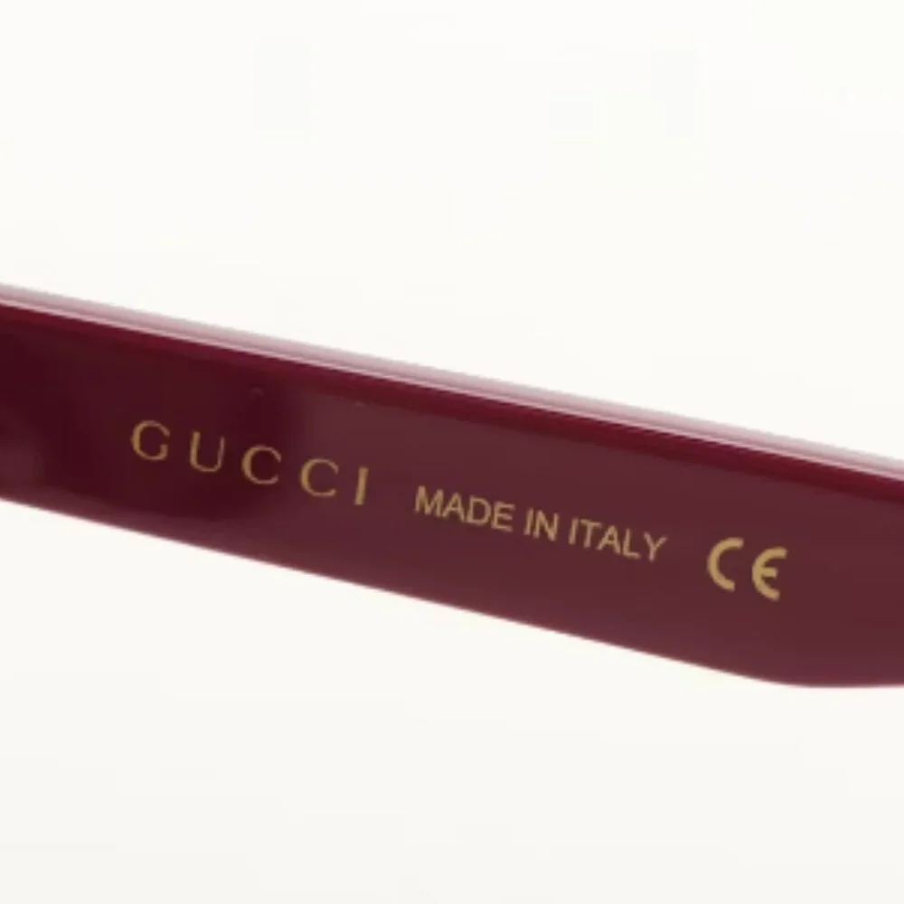 Gucci choosing glasses