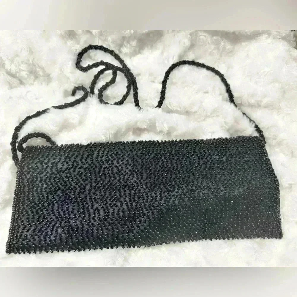 La Regale •material black