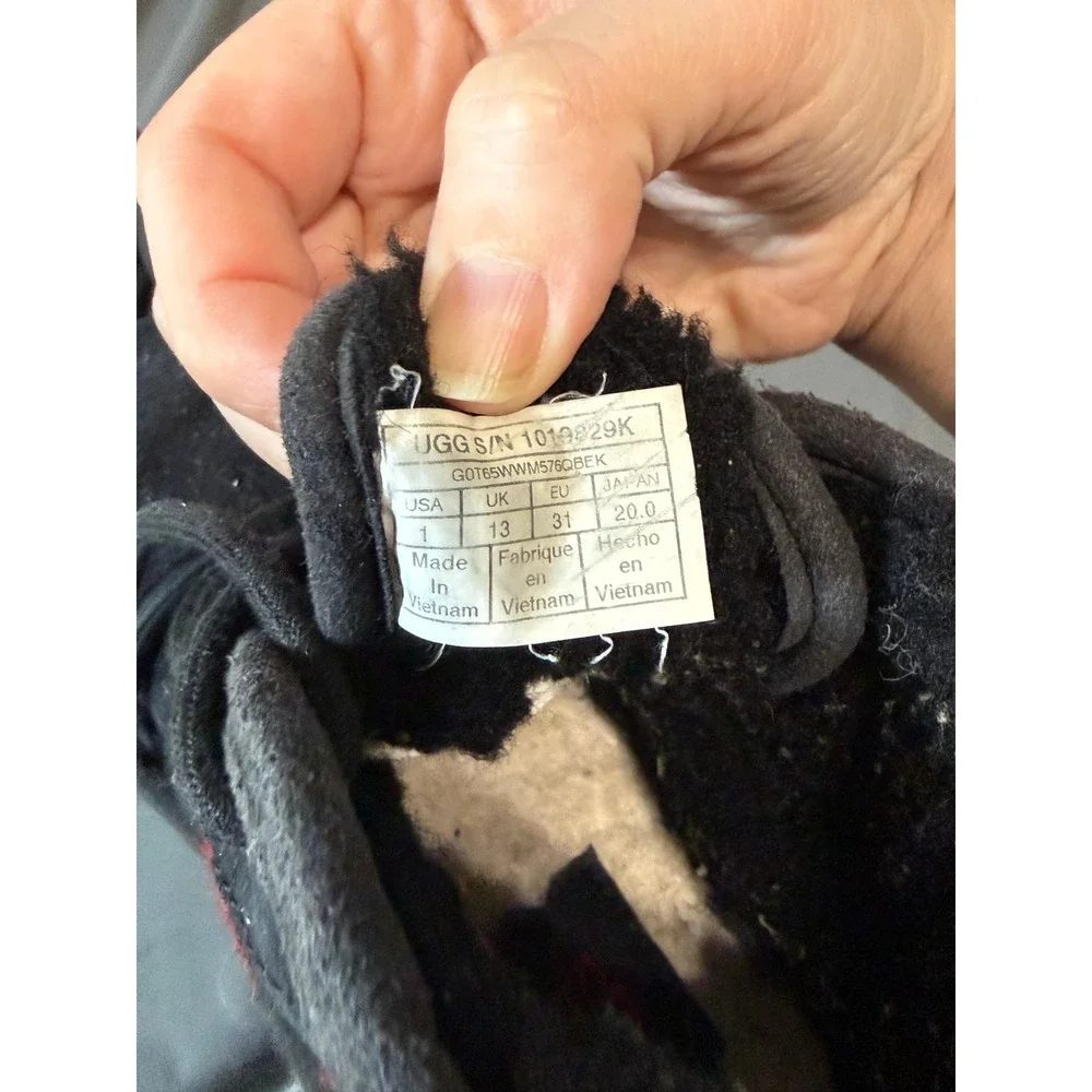 UGG size tie