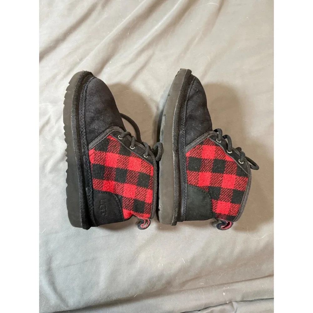 UGG size tie