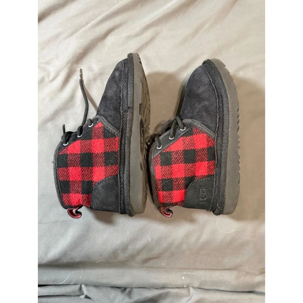 UGG size tie
