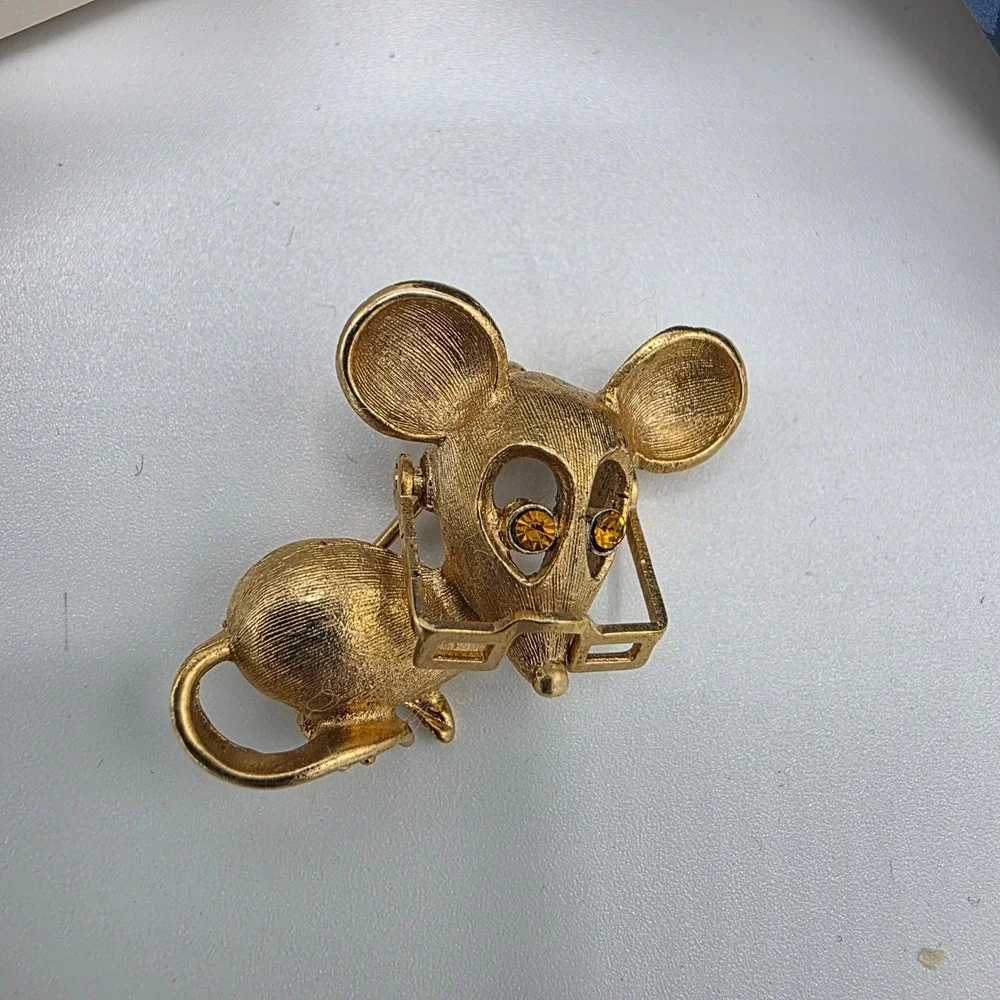 Avon Womens Spectacular Mouse Pin Glasses Amber Eyes Vintage 1973 Gold OS