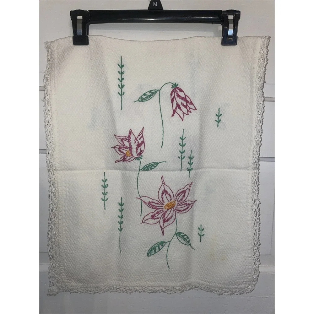 Lovely Vintage Embroidered Table Runner Dresser Cover Scarf With Crochet‎ Trim