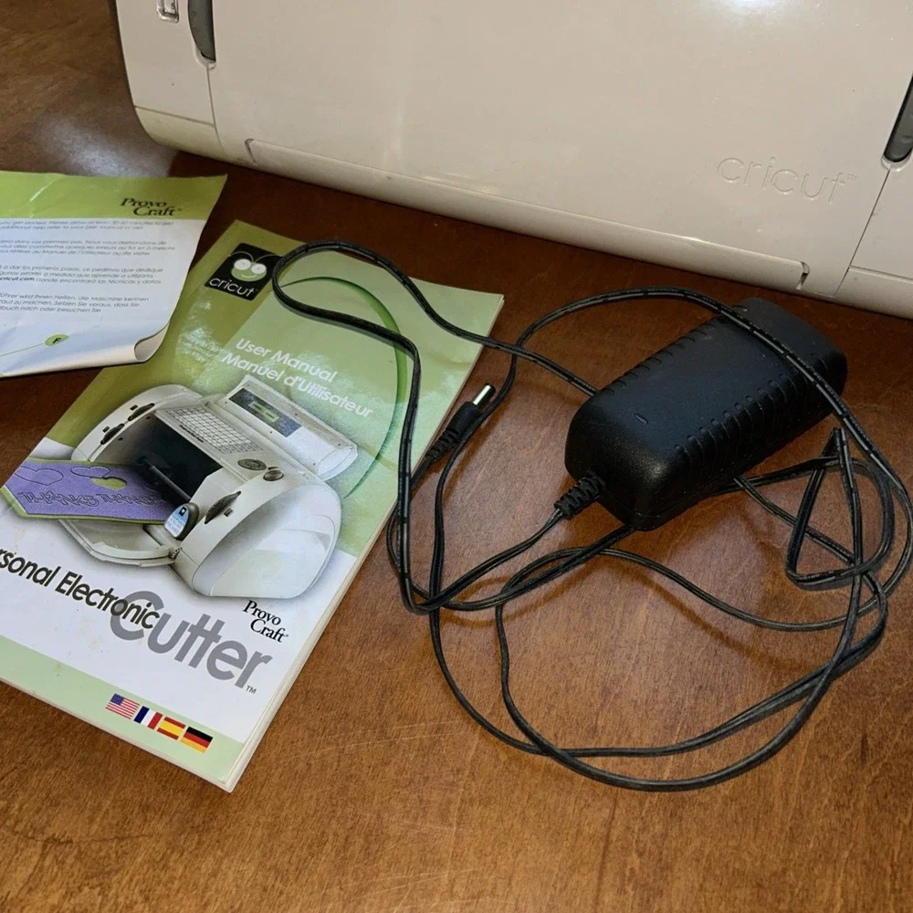 Provo Craft Cricut Expression Model‎ CRV001 Die Cutting Machine NO Power adapter