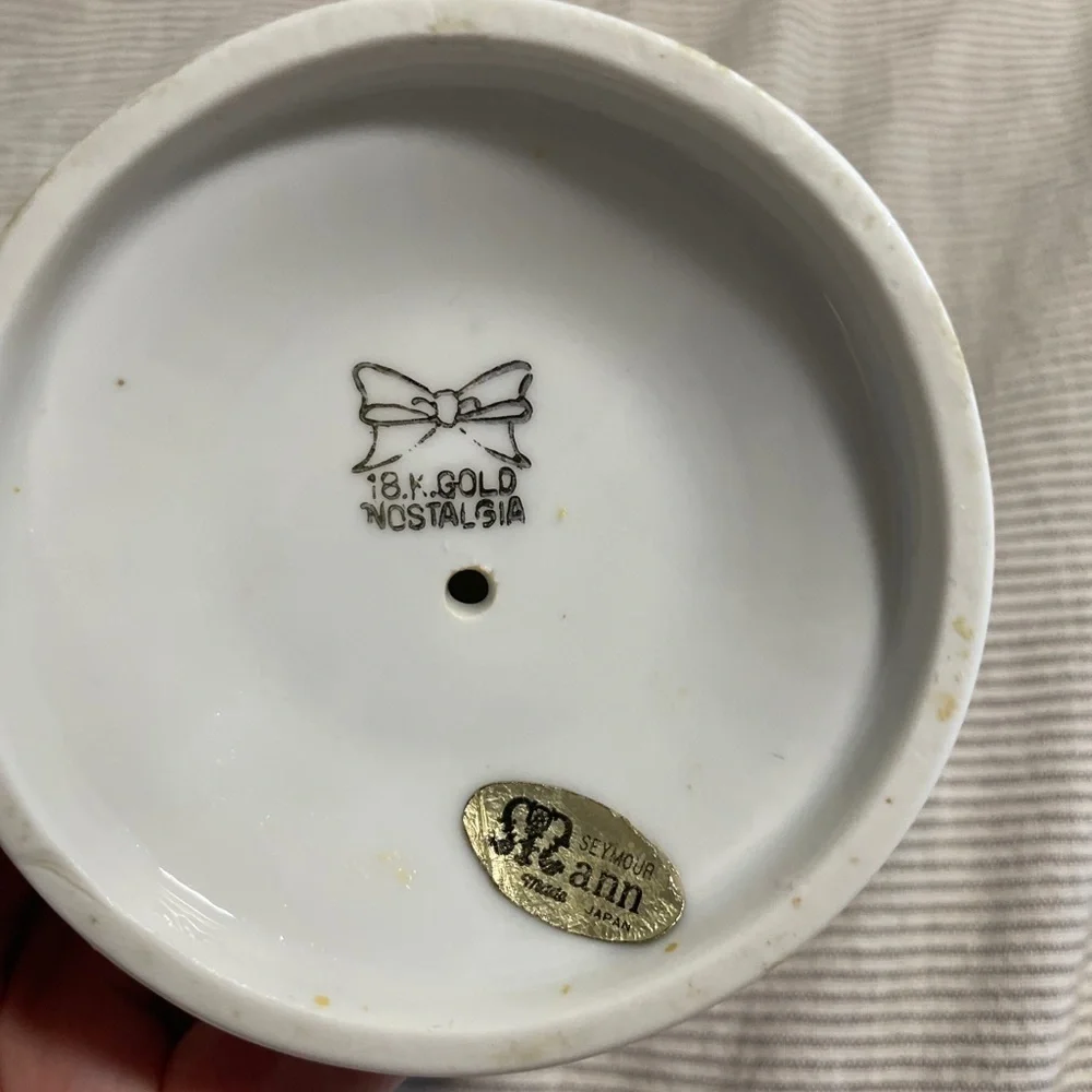 Seymour Mann nostalgia holder