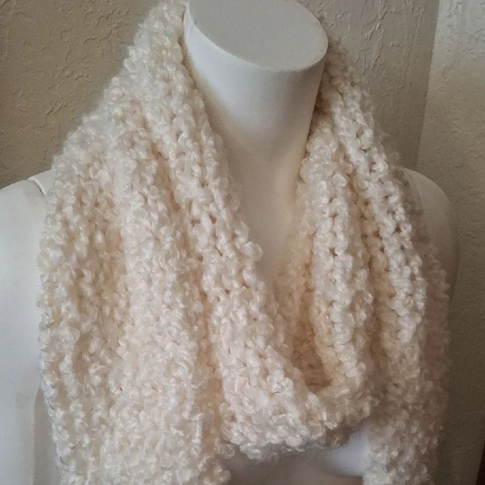 Elegant Cream Textured Scarf