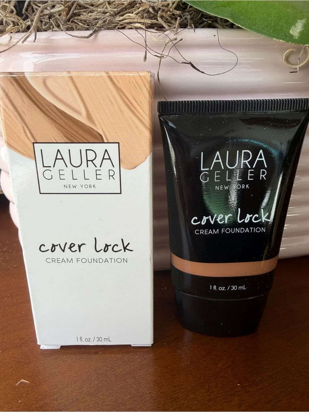 Laura Geller Cover Lock Cream Foundation - Tan / Beige Shade