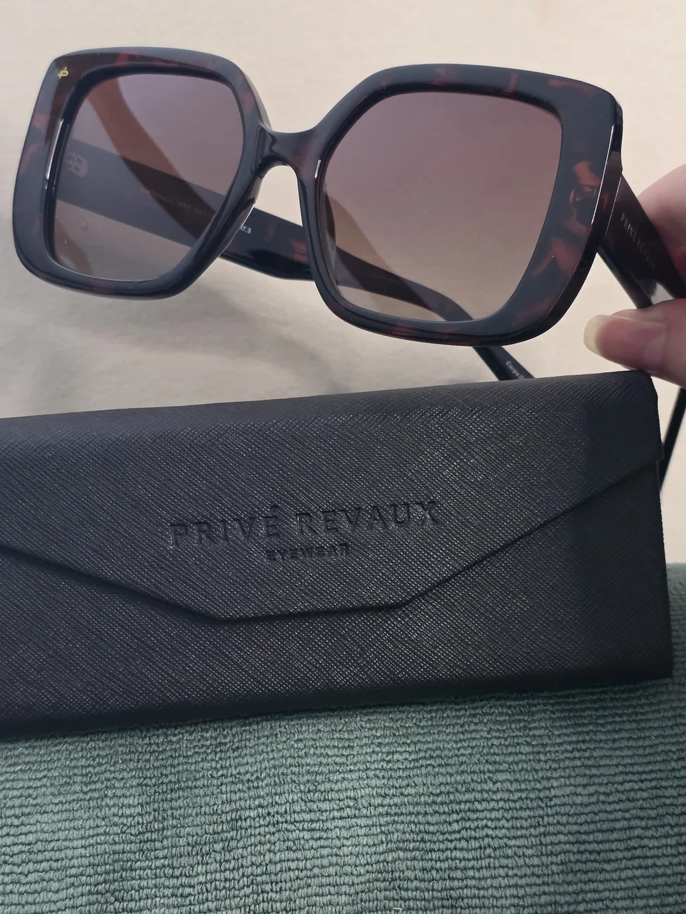 prive revaux prive revaux so famous wr9 tortoiseshell square sunglasses – brand new with case chic