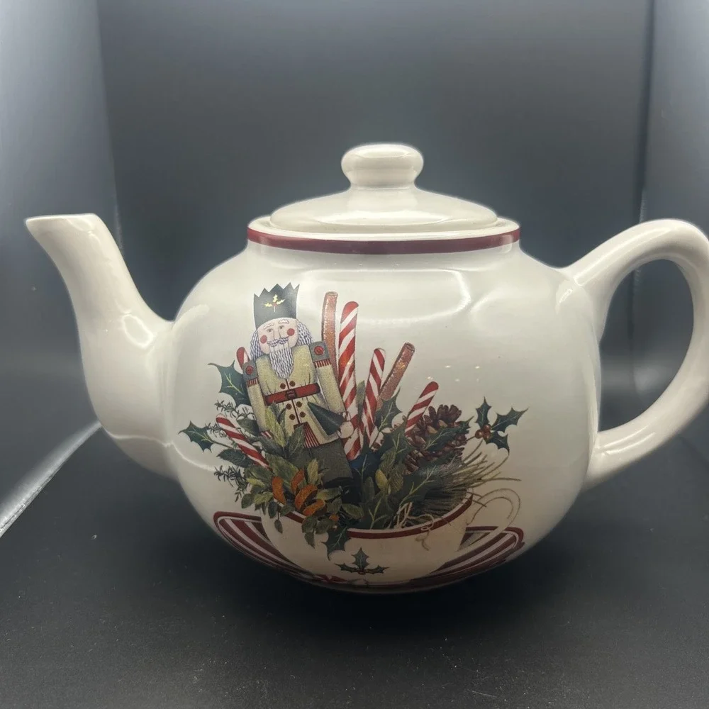 Holiday Nutcracker Soldier Teapot in Green &‎ Red
