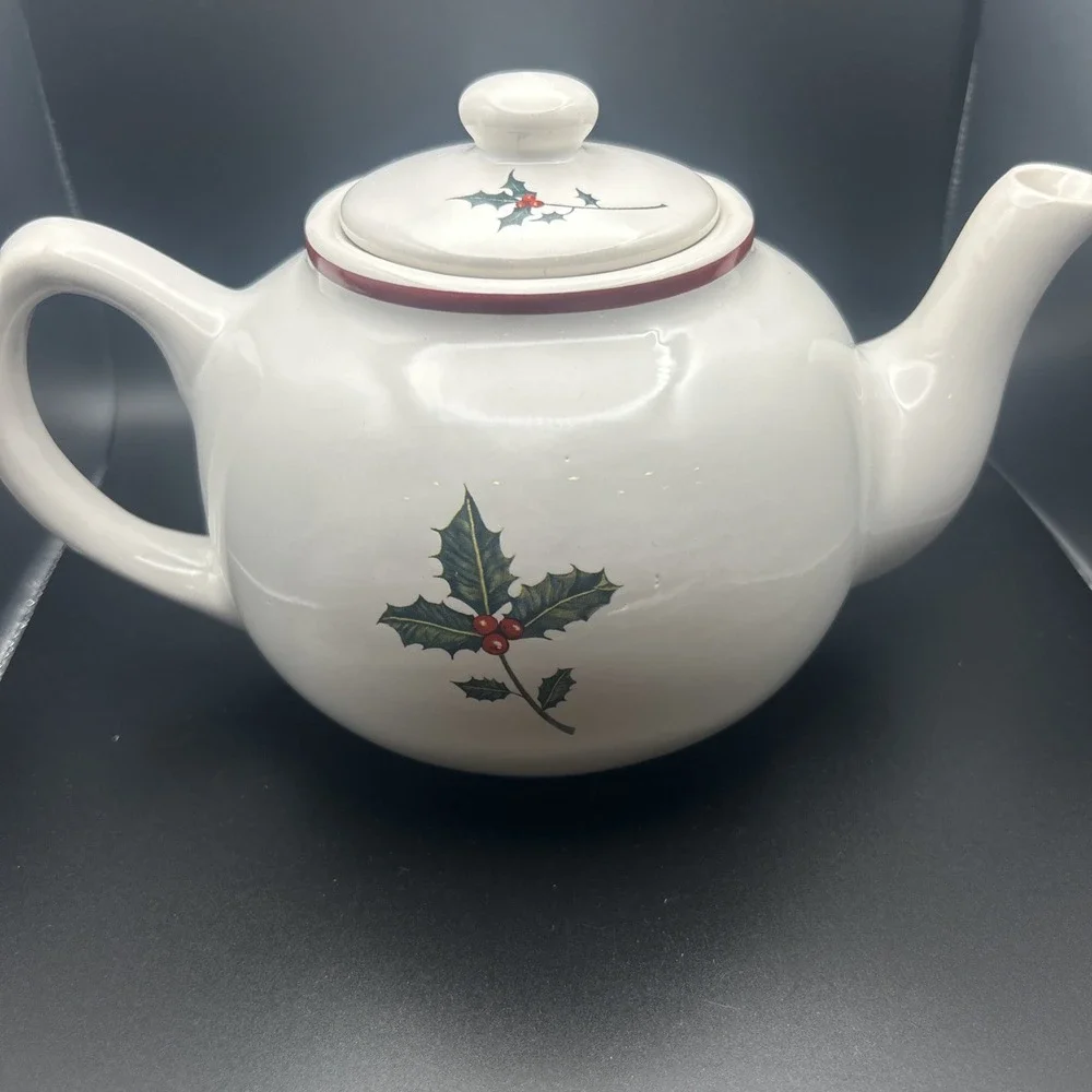 Holiday Nutcracker Soldier Teapot in Green &‎ Red