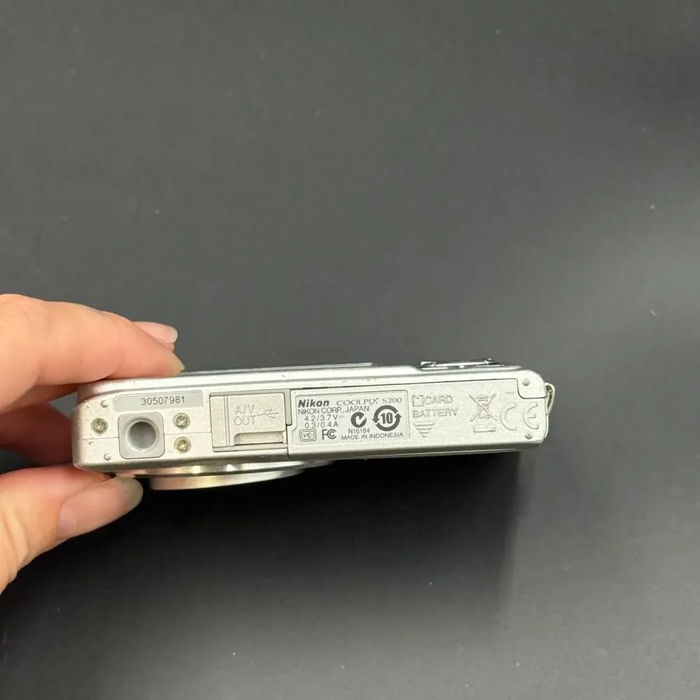 Nikon Coolpix S3100 Silver Digital Camera Untested As Is For Parts