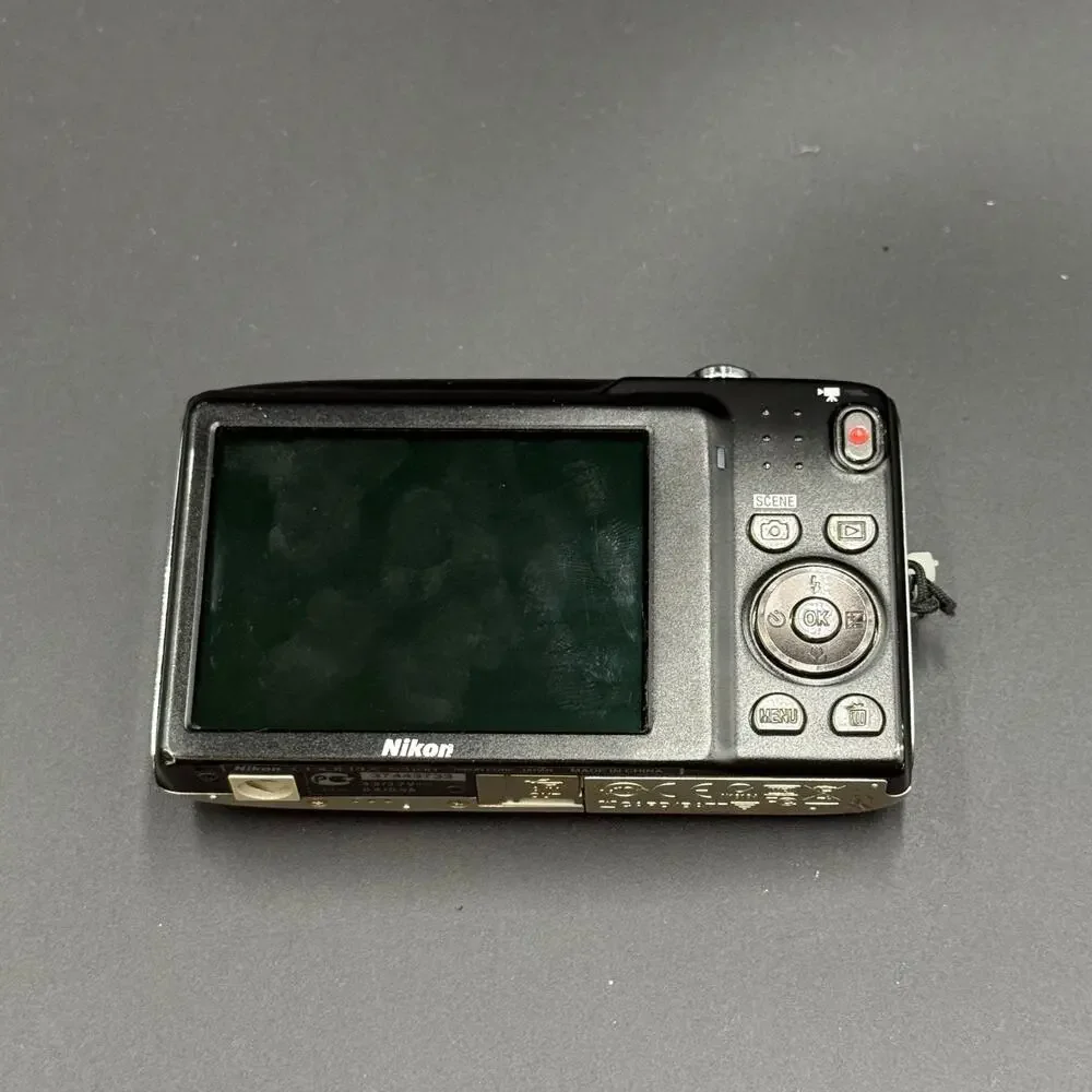 Nikon Coolpix S3100 Silver Digital Camera Untested As Is For Parts