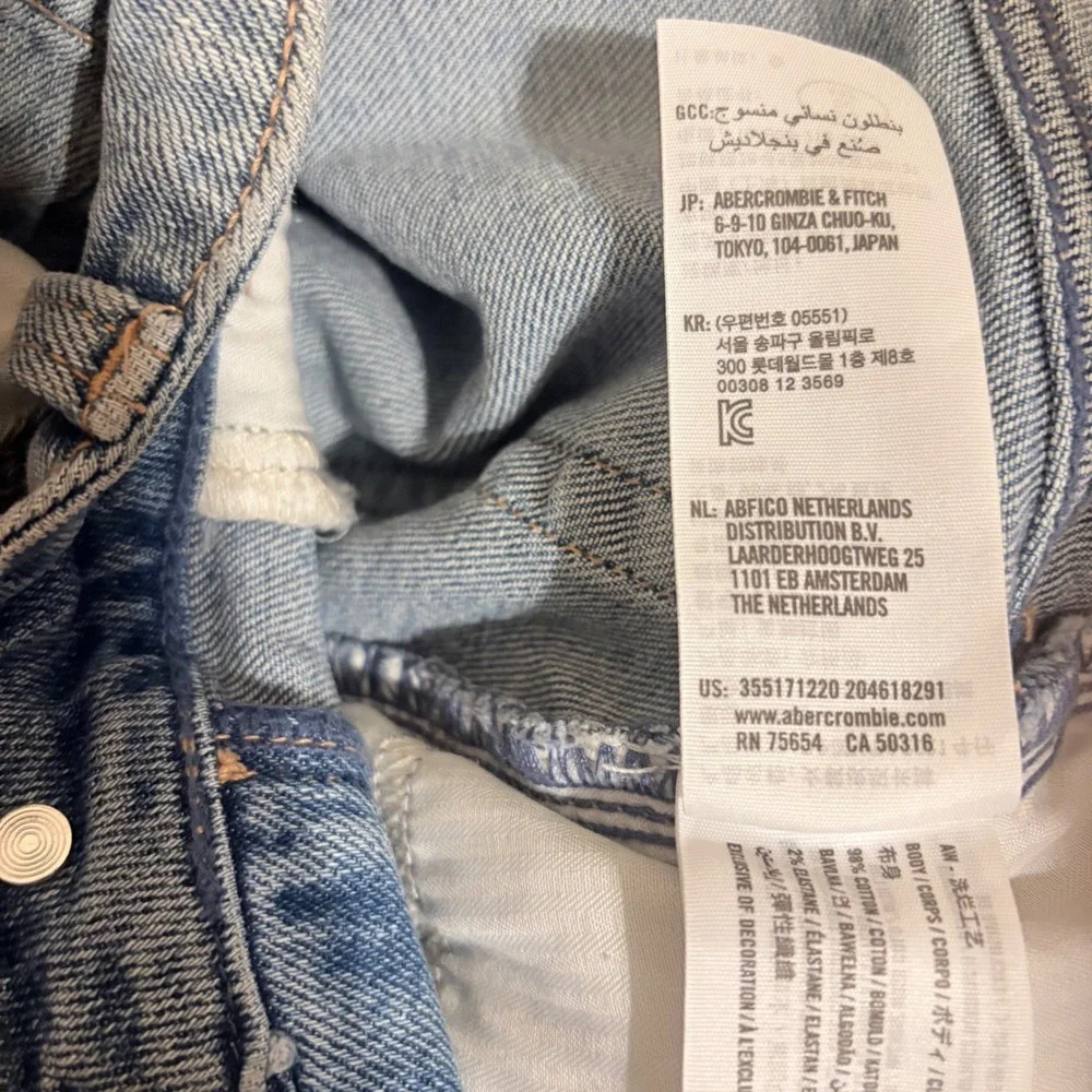 Hollister High-Rise Extreme Baggy Distressed Light Wash Jeans W26 L32