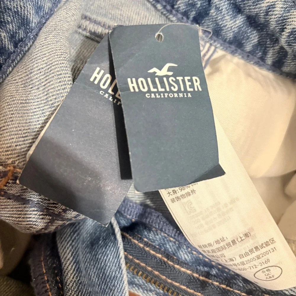 Hollister High-Rise Extreme Baggy Distressed Light Wash Jeans W26 L32