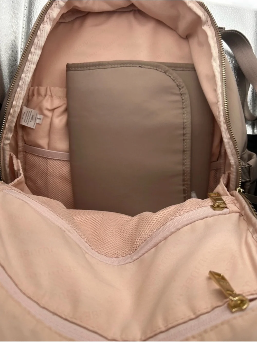 Ju-Ju-Be Baby Bag Blush/Cream Satin Backpack with Gold Hardware EUC