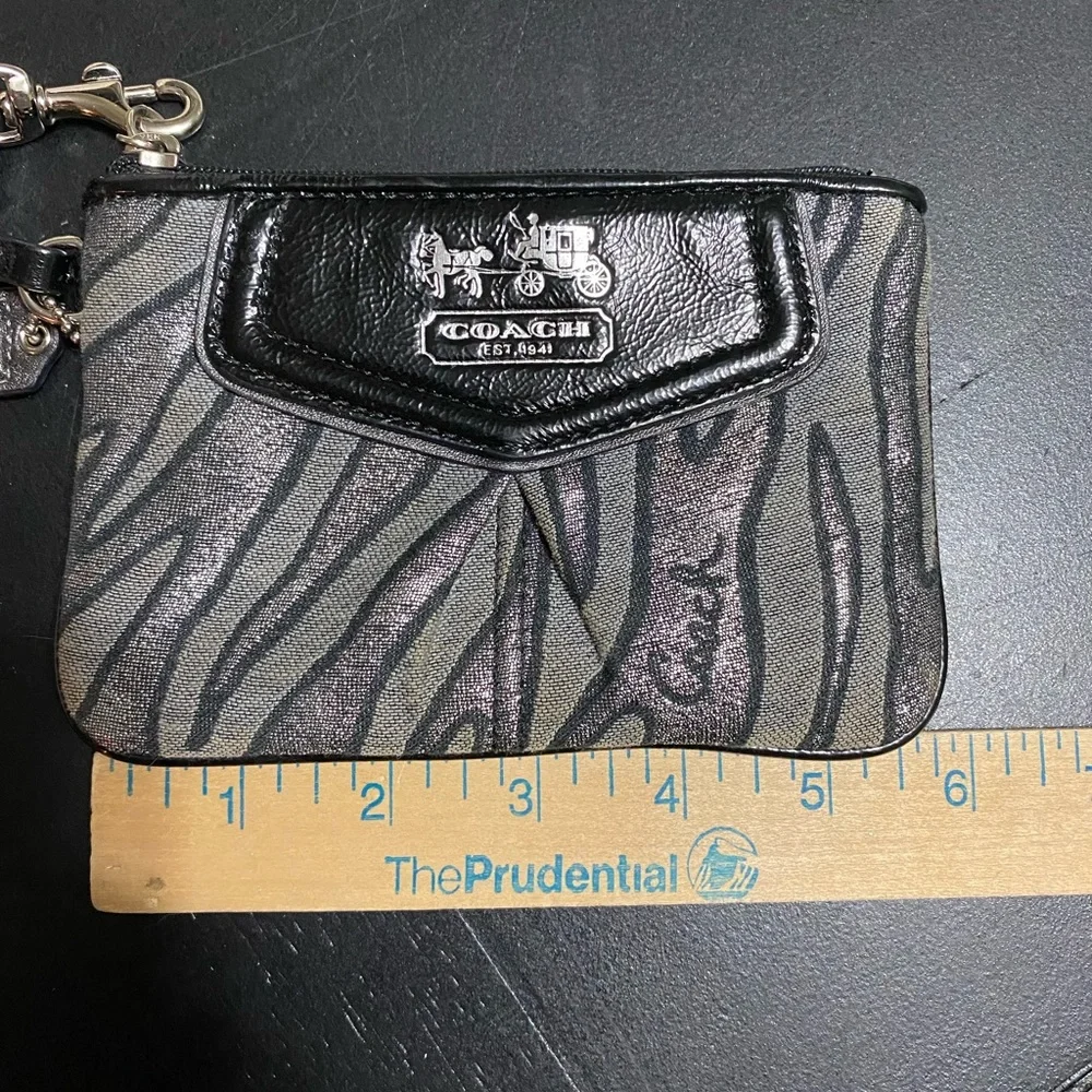 Coach cute wristlet