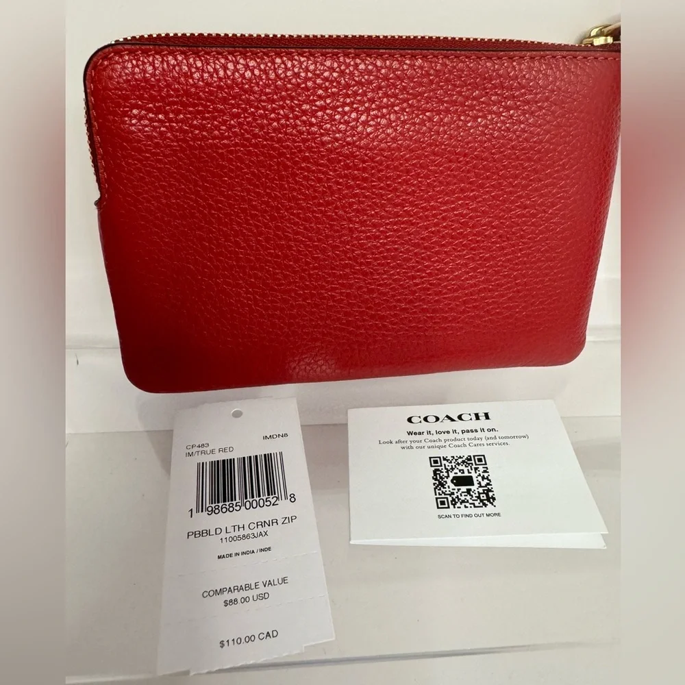 💖 #230 Coach NWT Red Pebbled Leather Corner Zip Wristlet