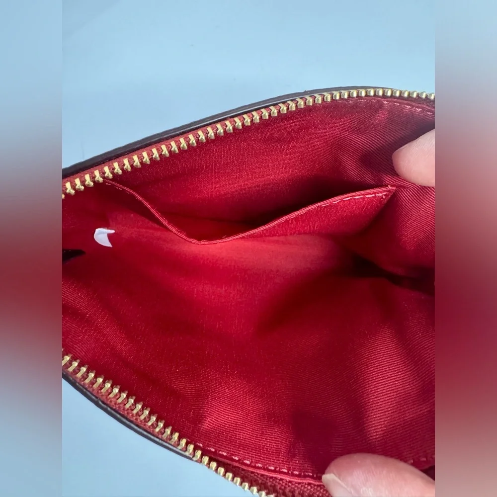 💖 #230 Coach NWT Red Pebbled Leather Corner Zip Wristlet