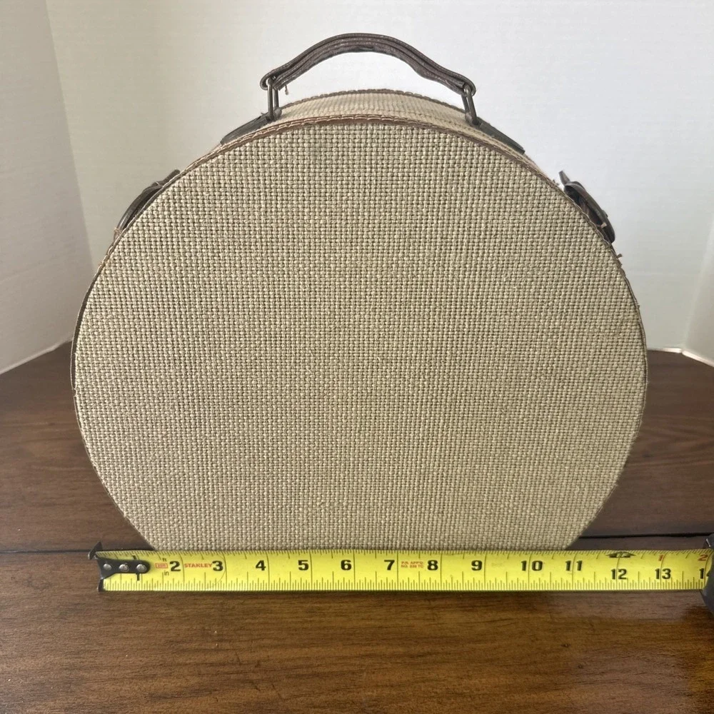 The Unbranded Brand burlap traveling