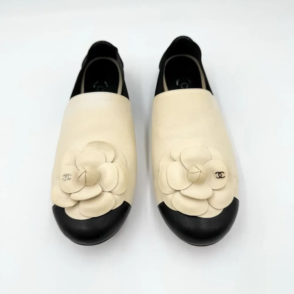CHANEL authentic camellia
