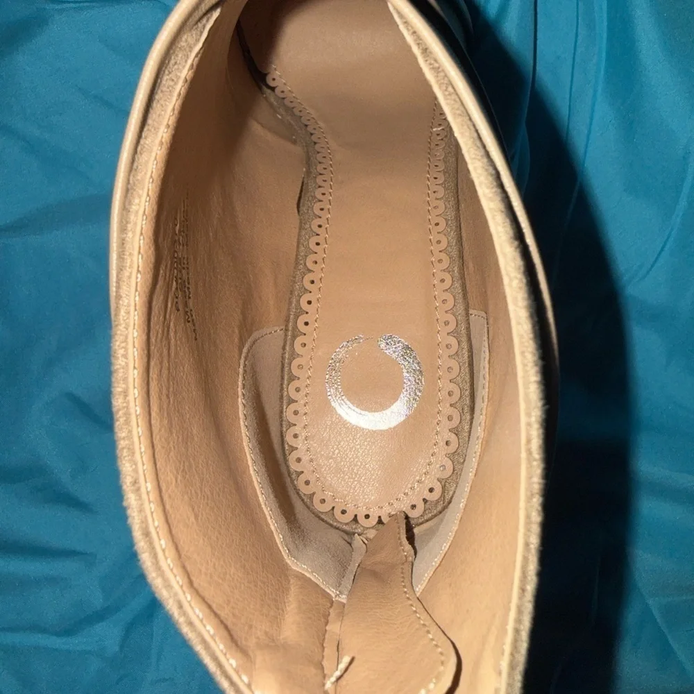 Journee Collection chic tan